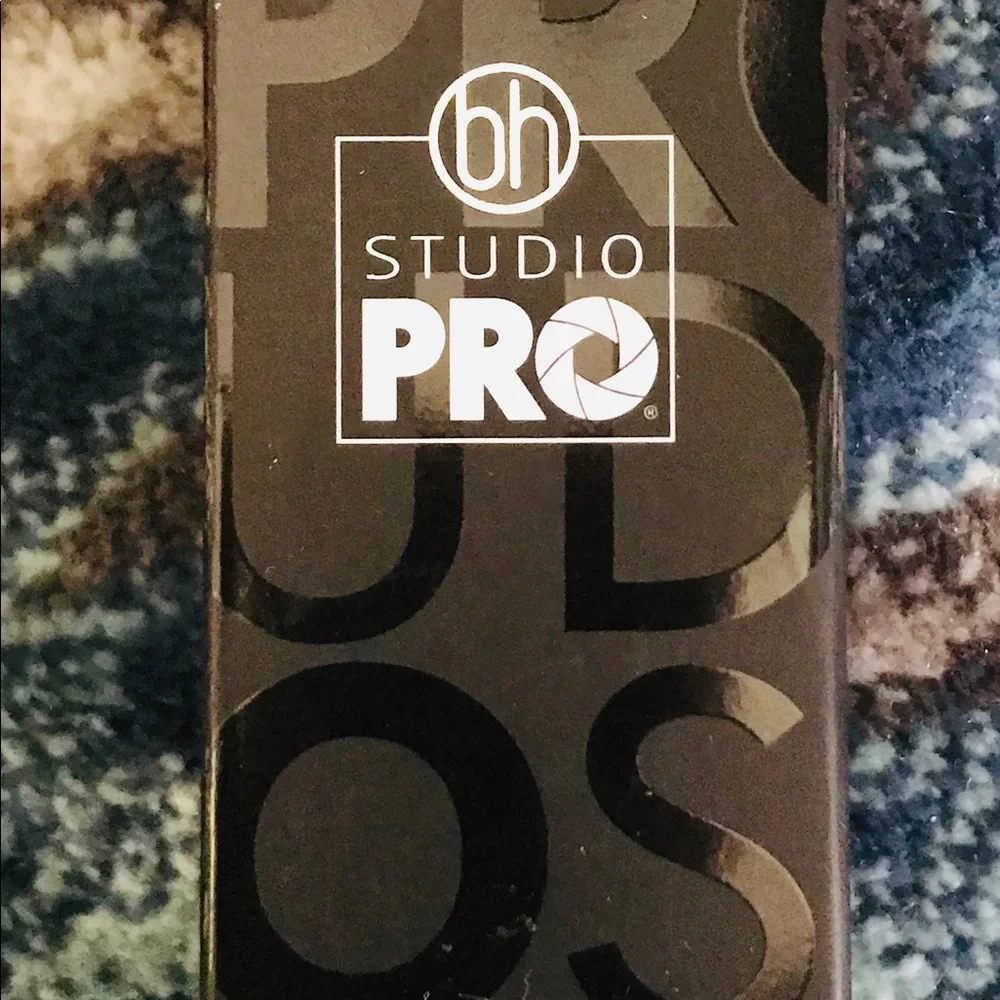 bh STUDIO PRO Total Coverage Concealer Shade 124
